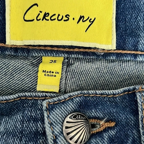 Circus NY High Rise Slim Straight Jeans in Roller Girl - Size 25 (juniors) - Picture 4 of 8